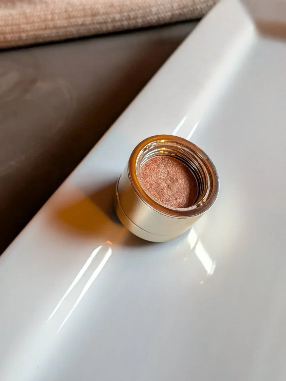 Westman Atelier - Limited Edition Eye Pod Fête: champagne with gold iridescence